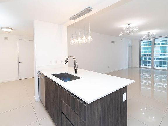 2nd image of 488 NE 18th Street #2909