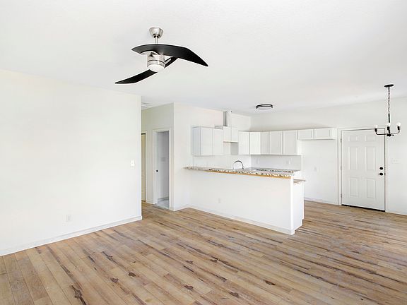 2nd image of 326 Esma St
