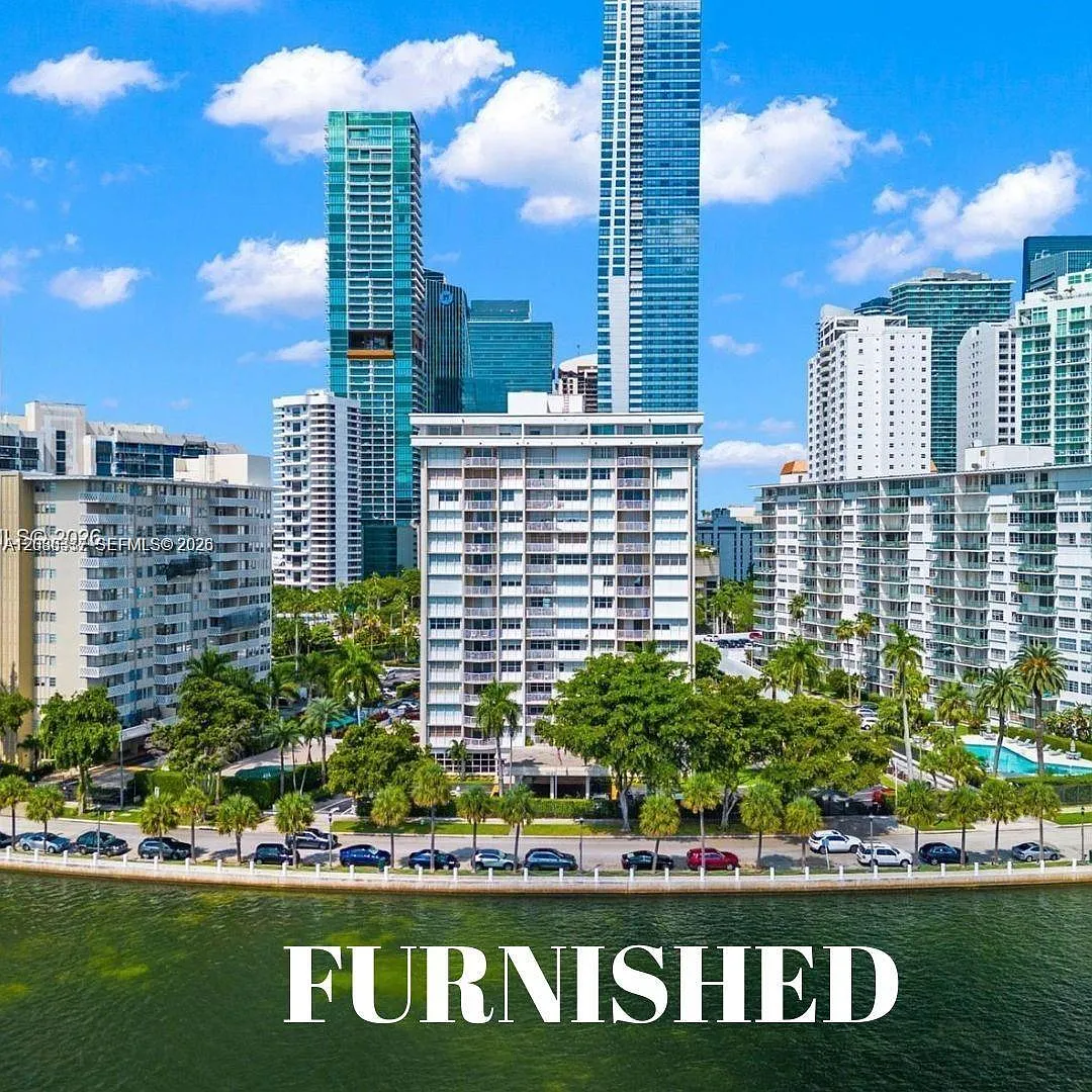 Bayshore Place Condo — Photo 1
