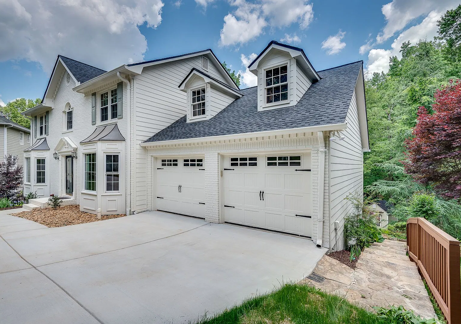 Gorgeous Fully Restored 4/2.5 w/ Finished Basement & Amazing Backyard! — Photo 4