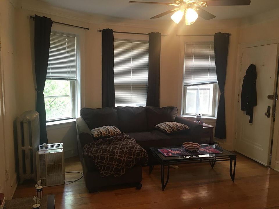 1st image of 3826 N Janssen Ave APT 3E