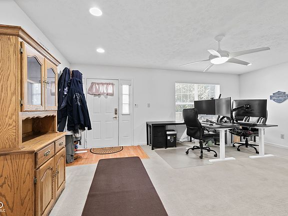 2nd image of 923 Stave Oak Dr
