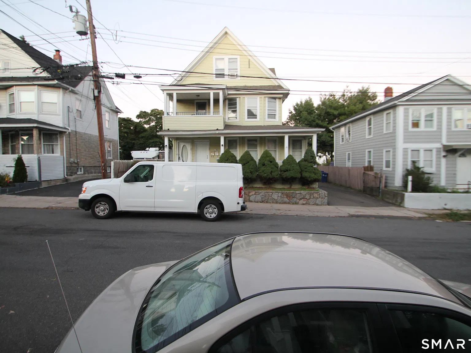 3 bed, 1.0 bath, 1003 sqft, $2,000 — Photo 2