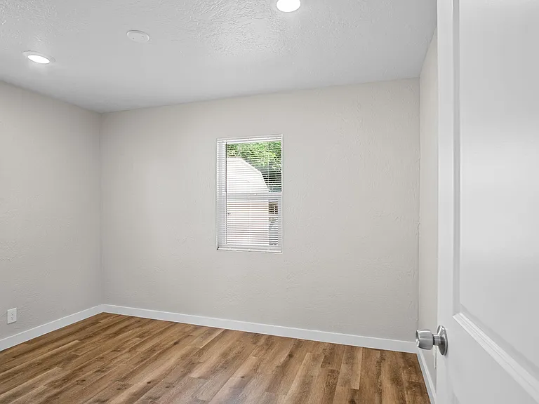 1247 C St — Photo 9