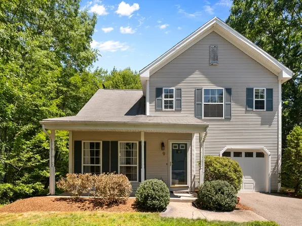 9 Cobb Ln, Foxboro, MA 02035