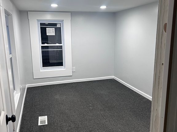 3rd image of 3904 W Montrose Ave Unit 1