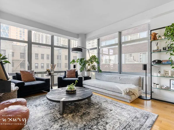 310 W 52nd St APT 5J, New York, NY 10019