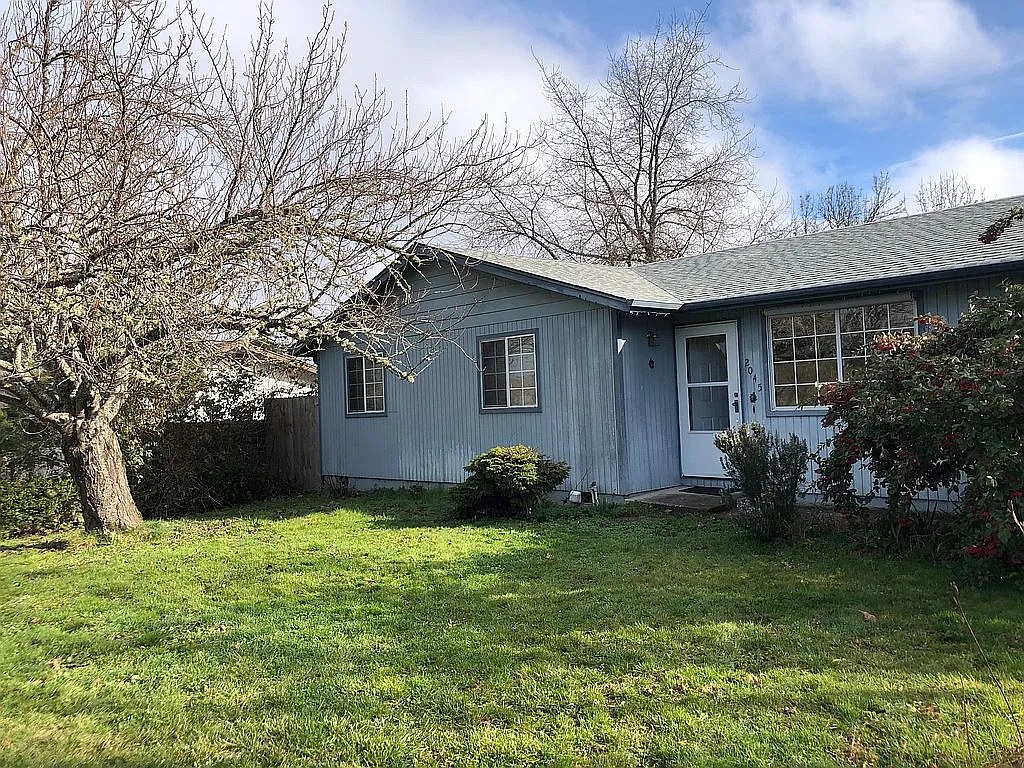 2045 McKinley St photo 1