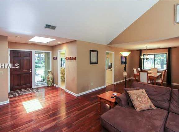 5th image of 18 Barony Ln
