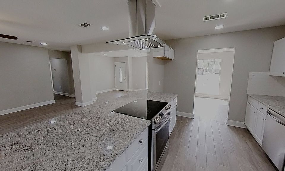 2nd image of 3548 Ridgemont Dr