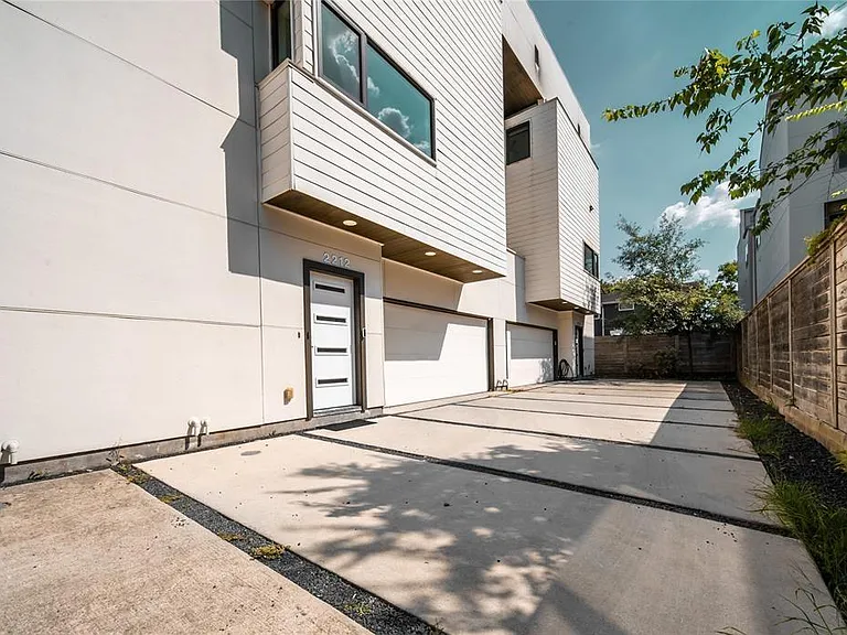 2212 Francis St — Photo 35