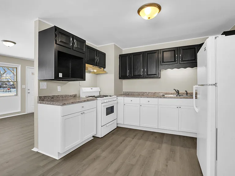 1101 N McKinley Ave — Photo 1