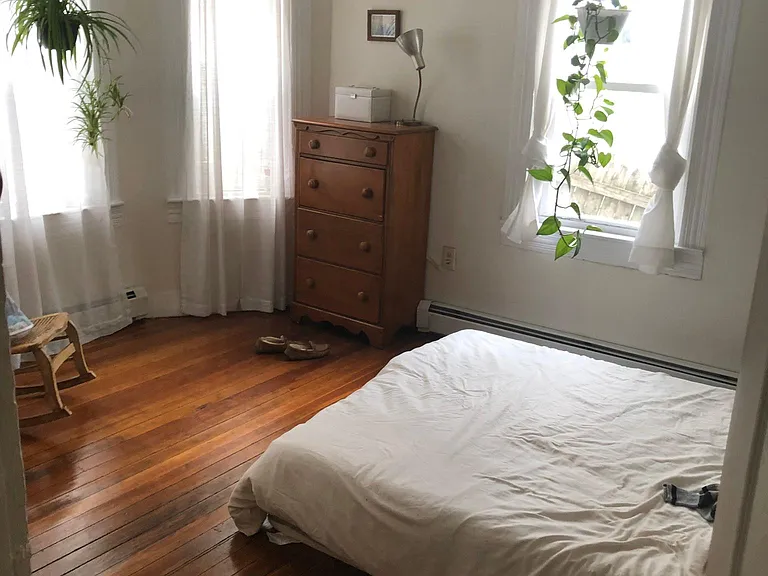 131 Penn St #1R — Photo 6