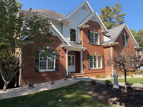 4th image of 560 Old White Dr
