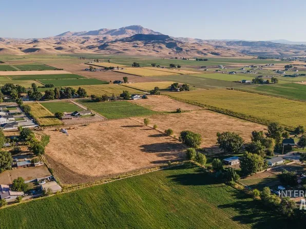 402 Skyview Ln, Emmett, ID 83617