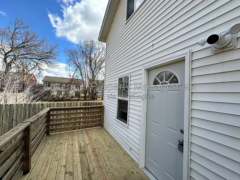 215 E North St — Photo 28