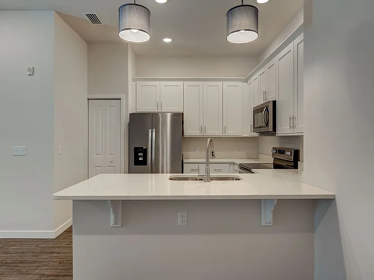 Metro 39 Apartments — Photo 4