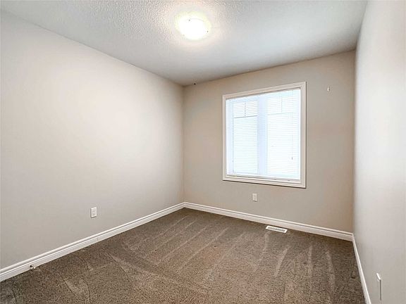 5th image of 124 Parkinson Cres Unit 19