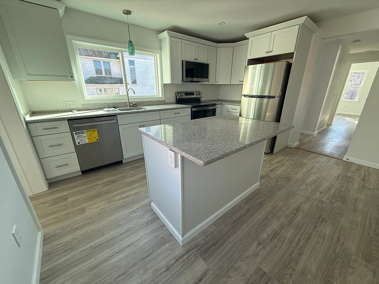 2 bed, 980 sqft, $1,775 — Photo 2