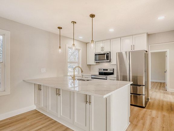 3rd image of 13850 Garrett Ave