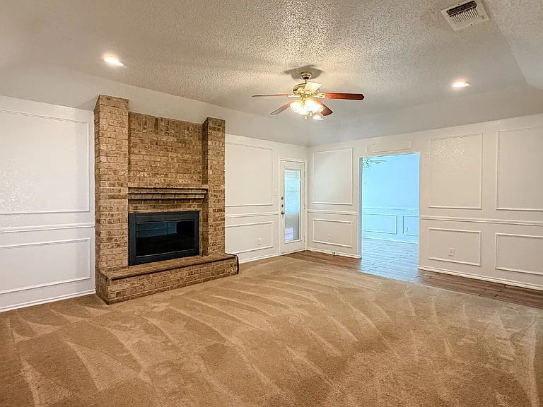 701 Daniels Dr — Photo 7