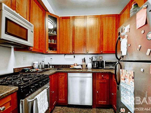 2nd image of 10 W 74th St APT 3G