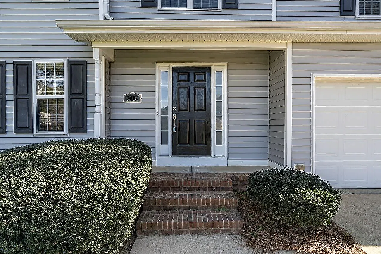 4 bed, 2.5 bath, 2569 sqft, $2,500 — Photo 2