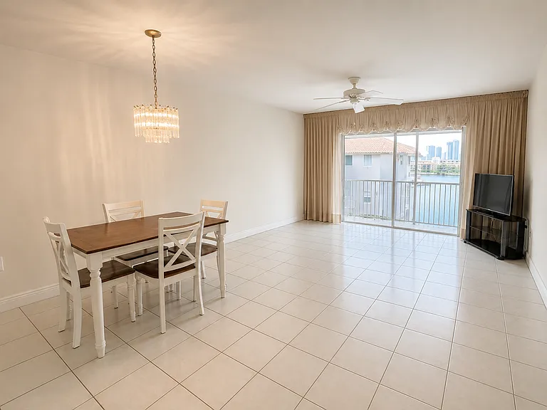 2200 Diana Dr #410 — Photo 5
