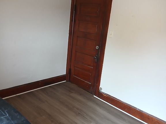 4th image of 426 S Jefferson St #6