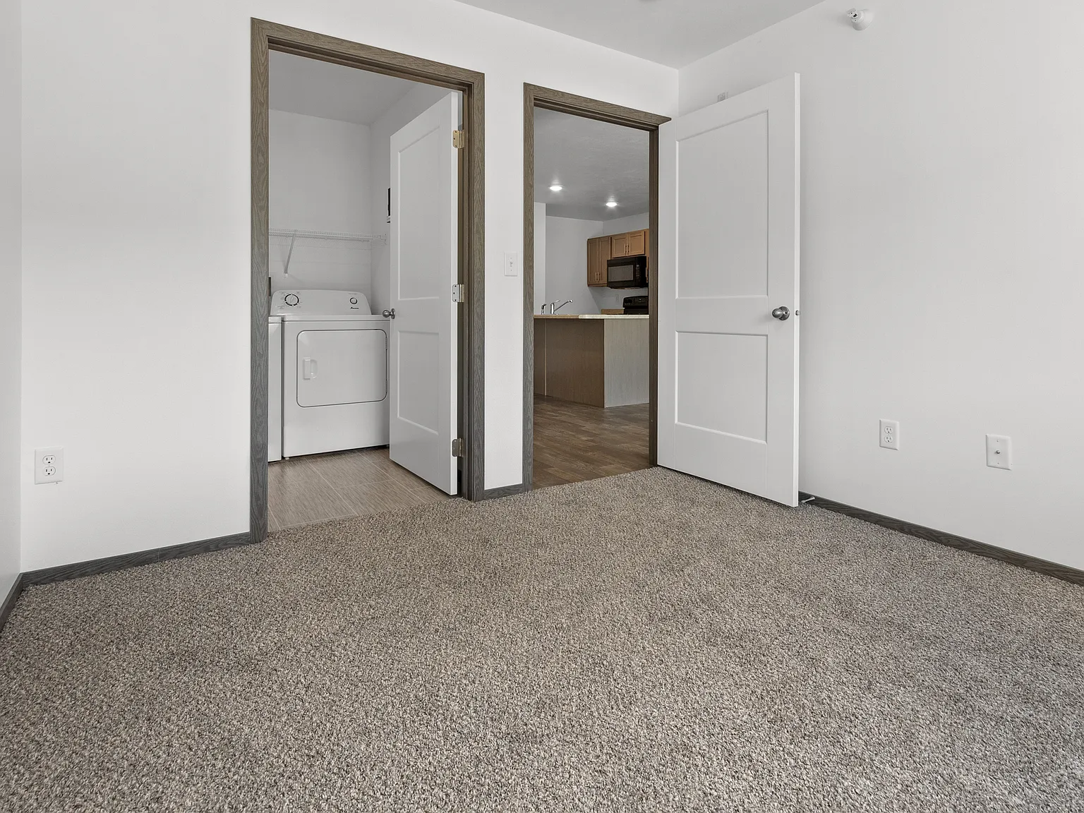 Split Rock Village Apartments & Townhomes — Photo 4