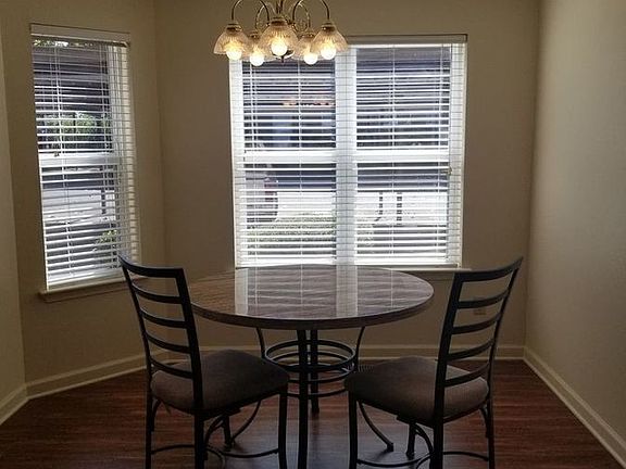 3rd image of 208 Southridge Ln #2