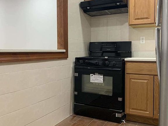 5th image of 126 15th St APT 3