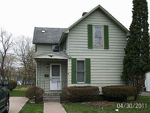 1st image of 136 Oak St