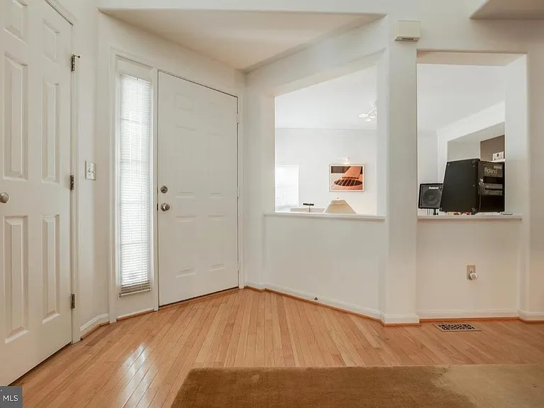 9810 Bolton Village Ct — Photo 3