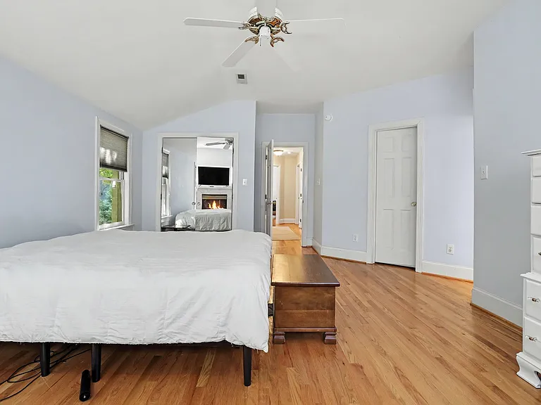 1528 Iredell Dr — Photo 10