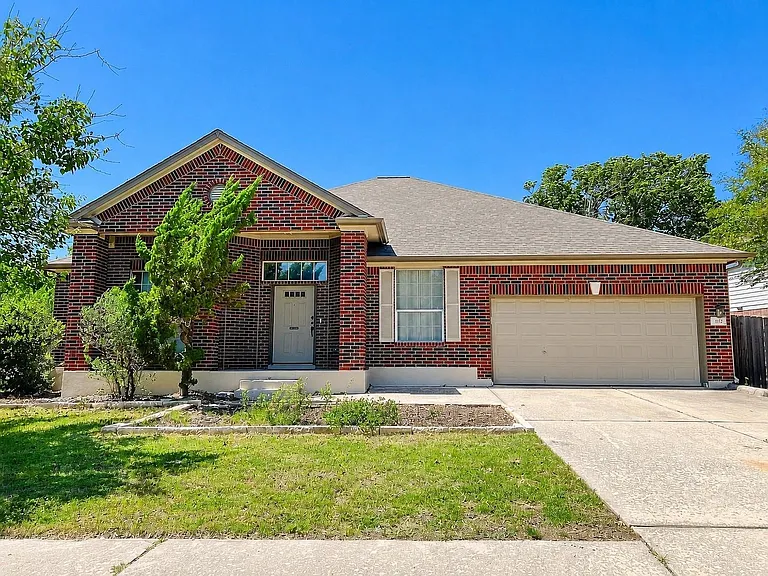 1112 Vanderbilt Cir — Photo 1