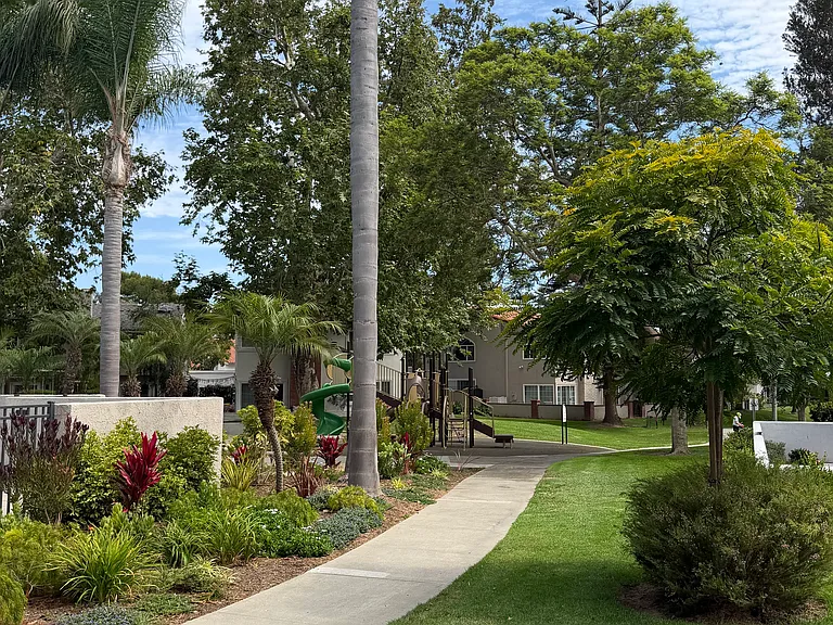 446 Vista Roma — Photo 41