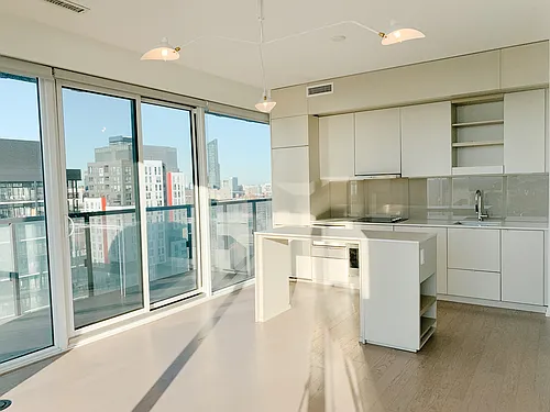 101 Peter St #3811 Photo 1