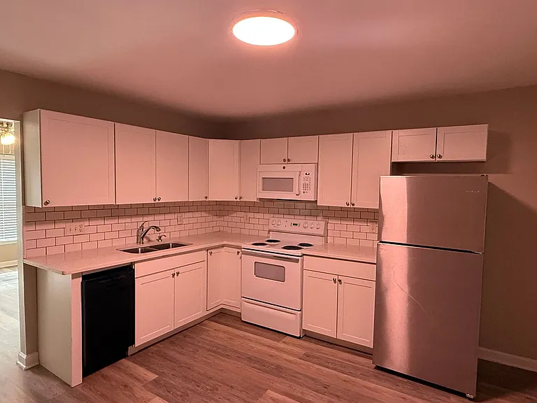 312 W Catawba Ave — Photo 5