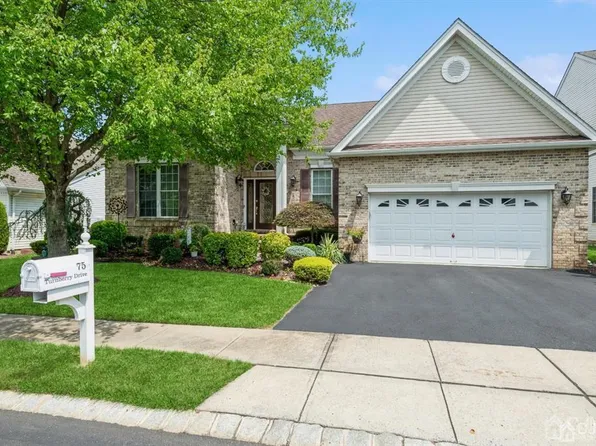 75 Turnberry Dr, Monroe Township, NJ 08831