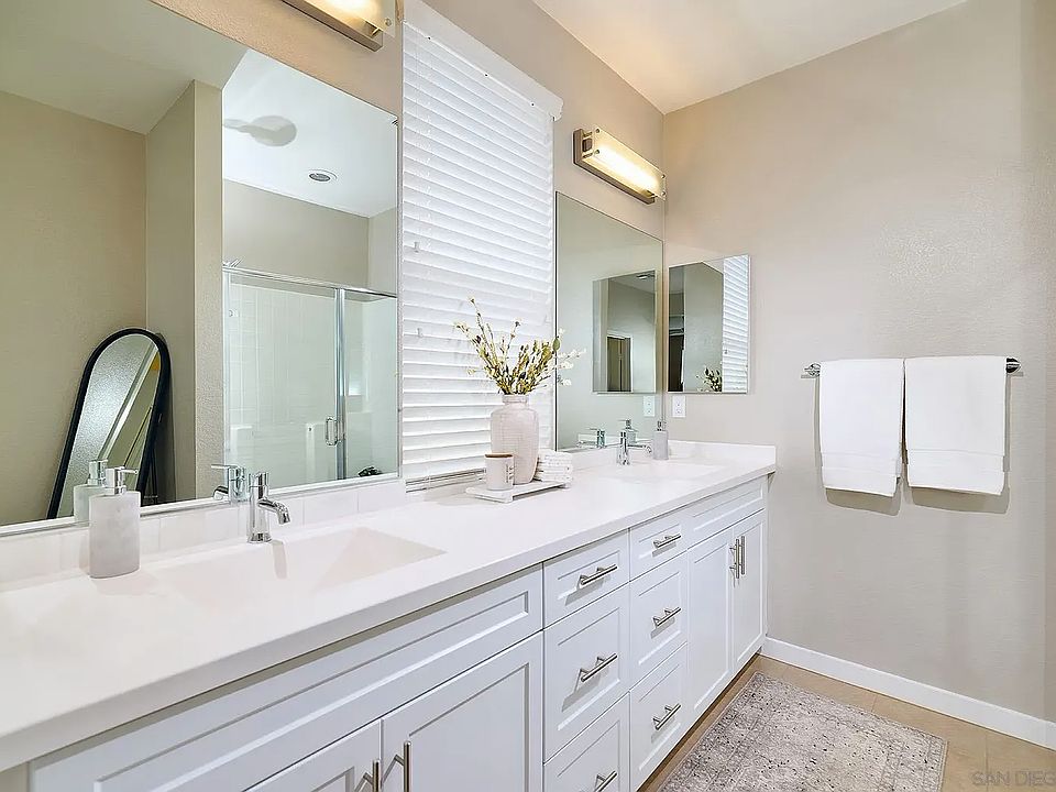 Bedroom 1 - En-suite bathroom