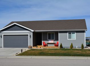 215 College Park Cir, Gillette, WY 82718