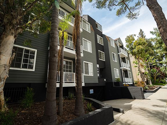 3rd image of 685 Kelton Ave APT 4