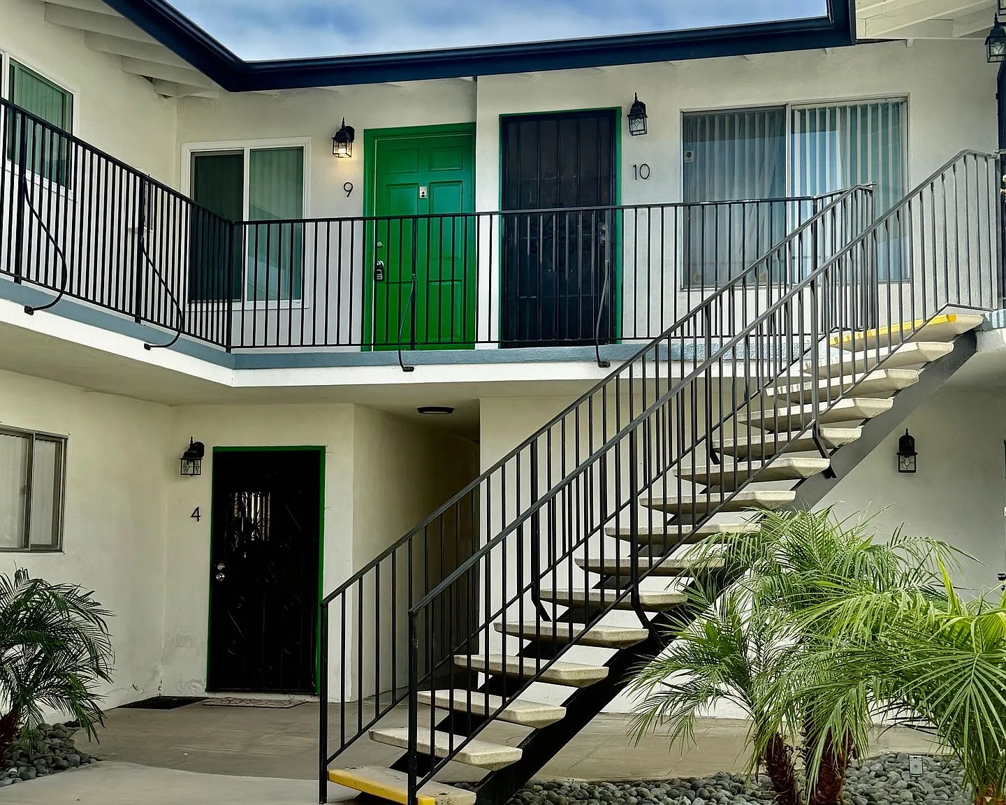 2 bed, 1 bath — Photo 1