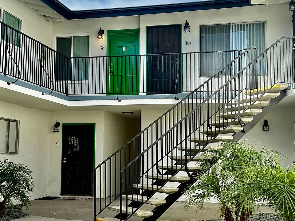 1126 Grand Ave #1