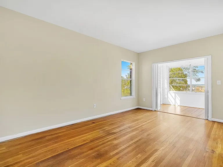 Oakmont Apartments — Photo 22