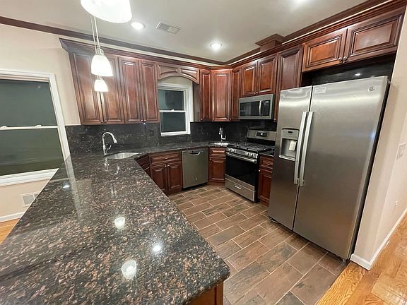 2nd image of 60 Bostwick Ave #1