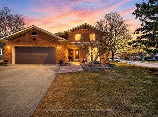 28 Dixon Cres, Welland, ON L3C 6P4
