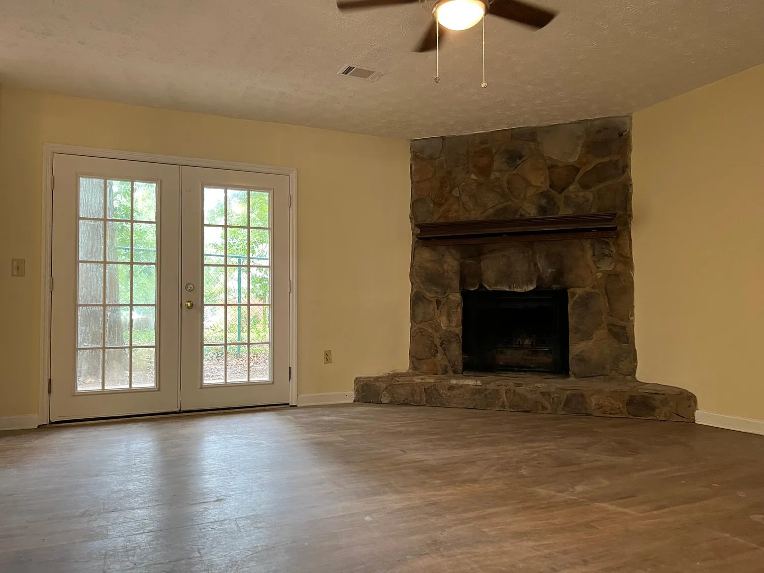 2 bed, 1002 sqft, $1,275 — Photo 1