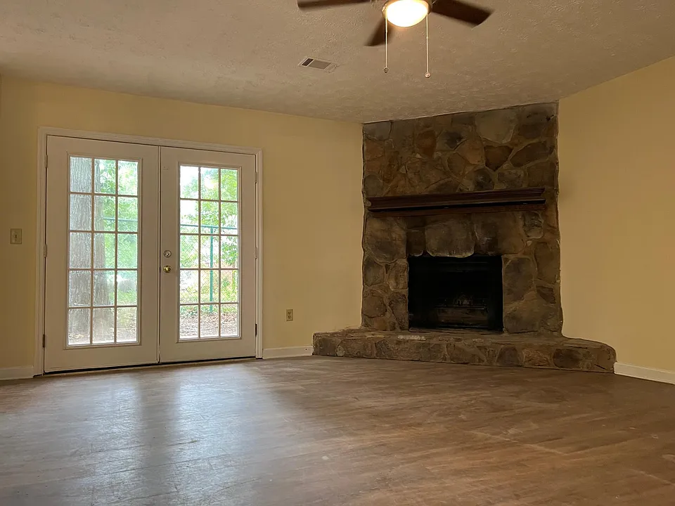 190 Churchill Cir
